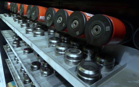 型抜き・曲げ加工をお求めの皆さま！弊社にお任せください！